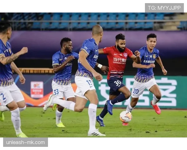 中超赛事入场券销售火爆，观众热议赛事热潮再起