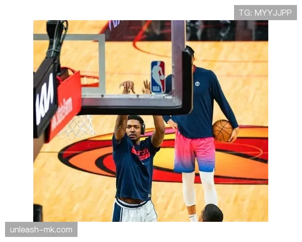 库兹马无球跑动拉开空间助比尔提升三分率